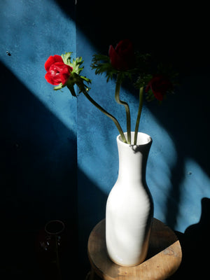 Ivory Tall vase - l