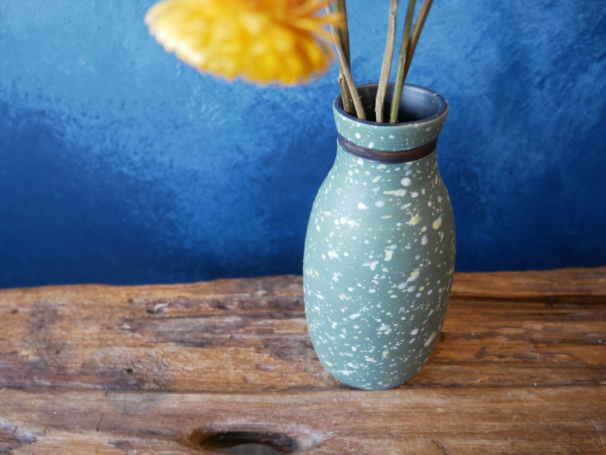 Green and white-yellow spot vase - l