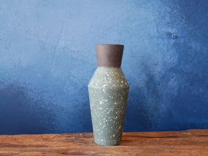 Green and white-yellow spot vase - lll
