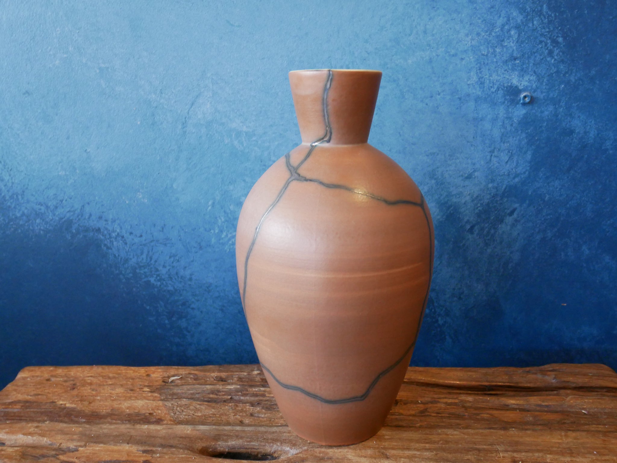 Brown Line vase - l