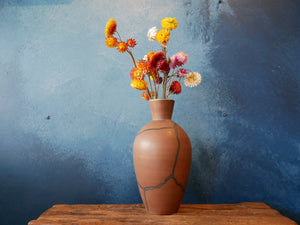 Brown Line vase - l