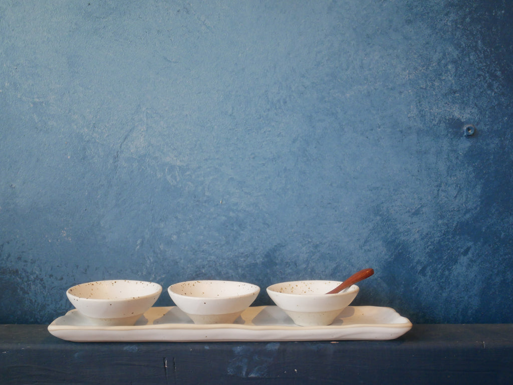White speckled long tray and ramekin with wooden spoon set