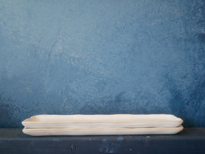 White speckled long tray and ramekin with wooden spoon set